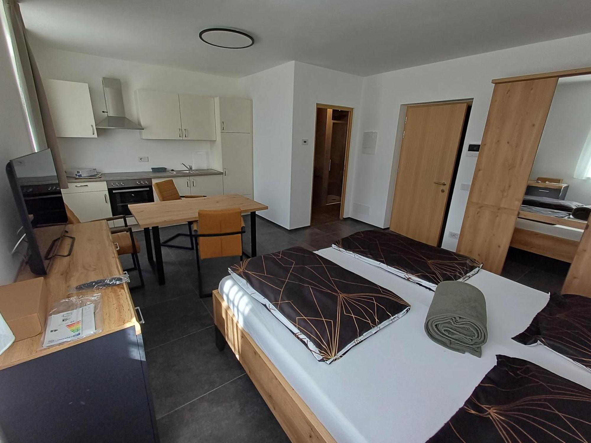 Lanziner Apartments เองญา ภายนอก รูปภาพ